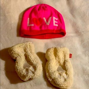 Baby hat and mitts.